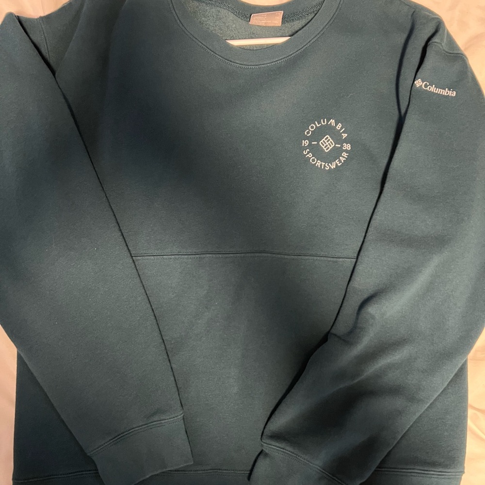 Columbia women’s forest green Sweater